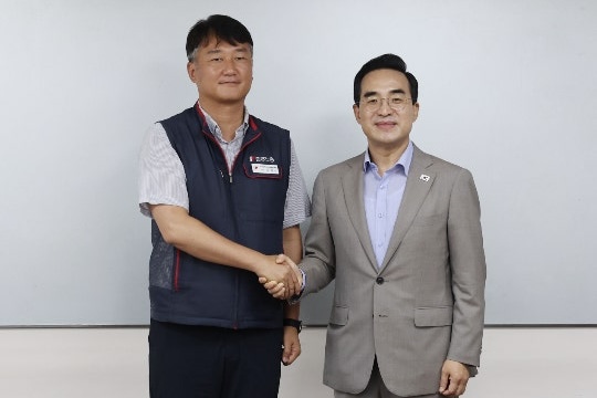 기획예산처 장관 민주노총 방문 ··· “내년 예산, 노동자 시민 편인지 확인하는 시험대”